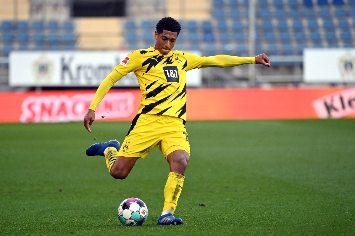 九游登录入口 -新疆广汇迎欧冠关键赛，赛后回应争议，态度坚定，球探报告显示潜力 