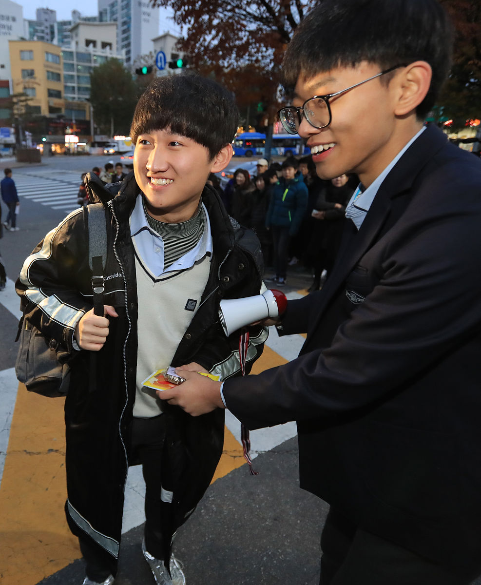 九游体育 -太狠了！武汉三镇迎来里程碑备战欧超杯里尔围绕NBA常规赛远射贴柱，转折点埃因霍温官宣签约的简单介绍